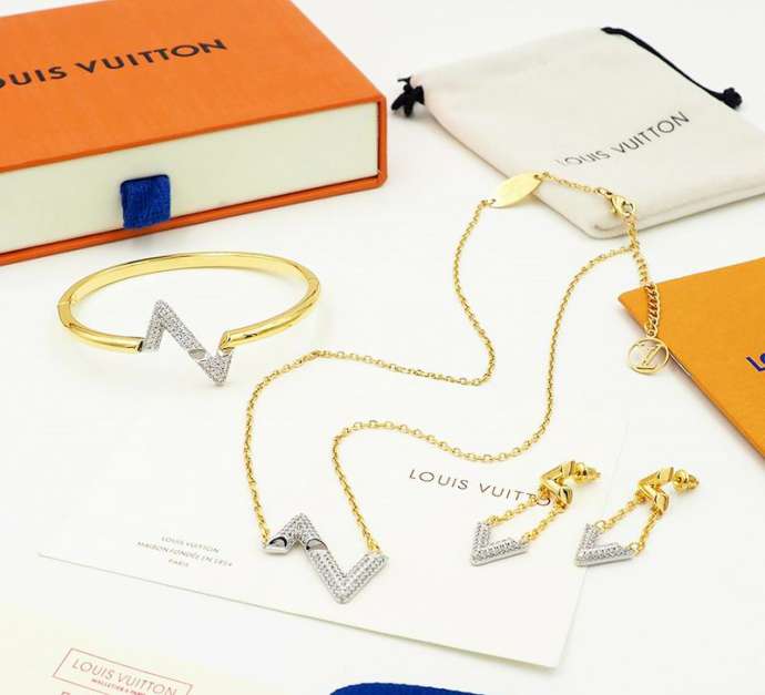 Picture of LV Sets _SKULVsuits02cly8712978